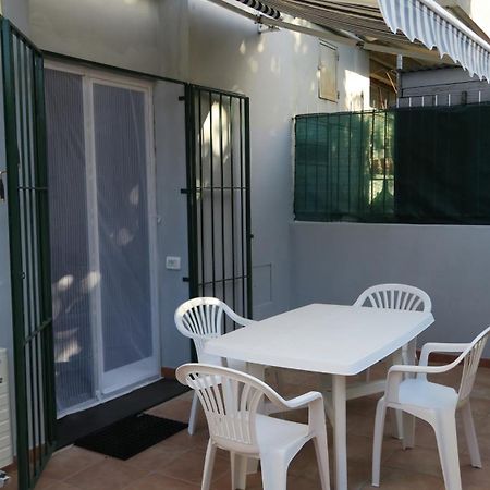 Karina, To The Beach With Terrace And Private Parking Savona Exterior foto