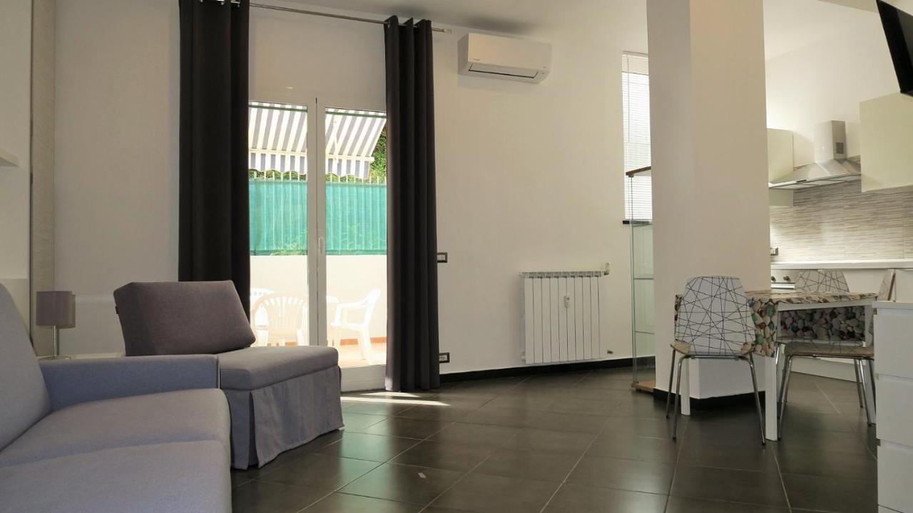 Karina, To The Beach With Terrace And Private Parking Savona Exterior foto