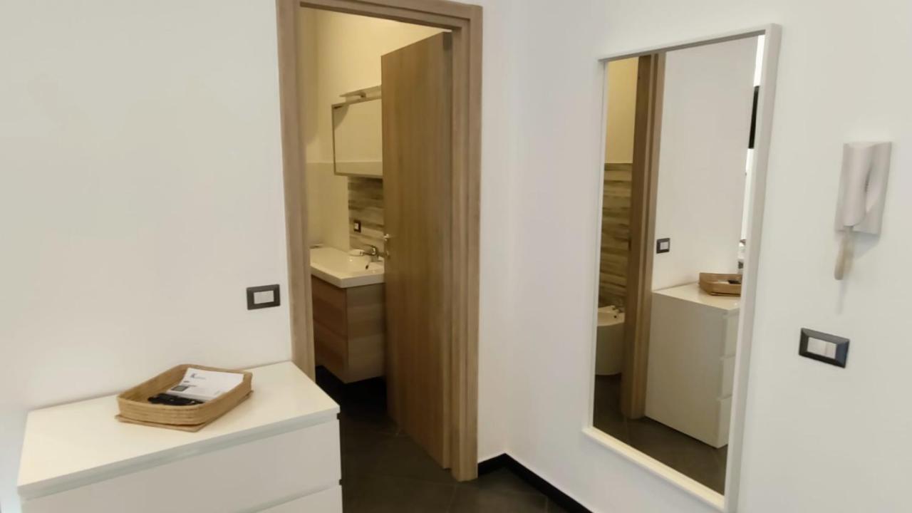 Karina, To The Beach With Terrace And Private Parking Savona Exterior foto