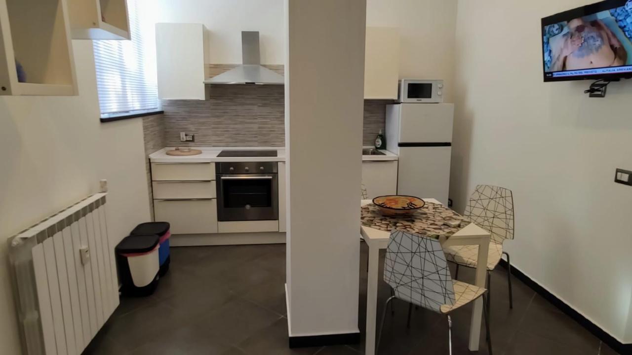 Karina, To The Beach With Terrace And Private Parking Savona Exterior foto