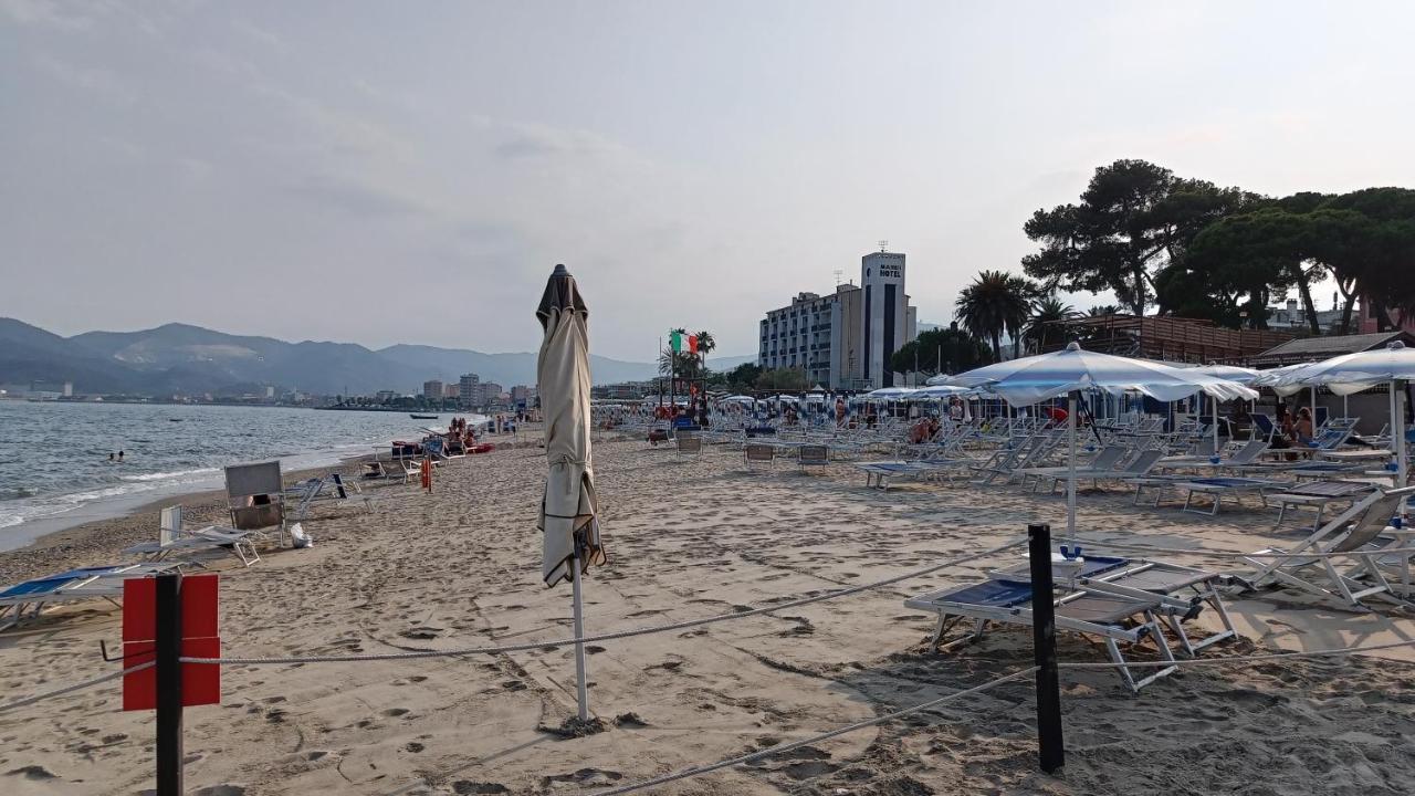 Karina, To The Beach With Terrace And Private Parking Savona Exterior foto
