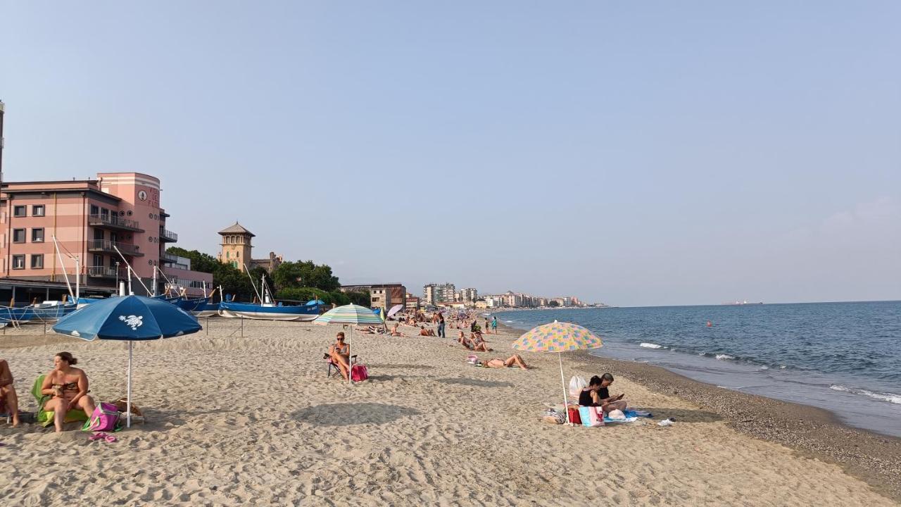 Karina, To The Beach With Terrace And Private Parking Savona Exterior foto