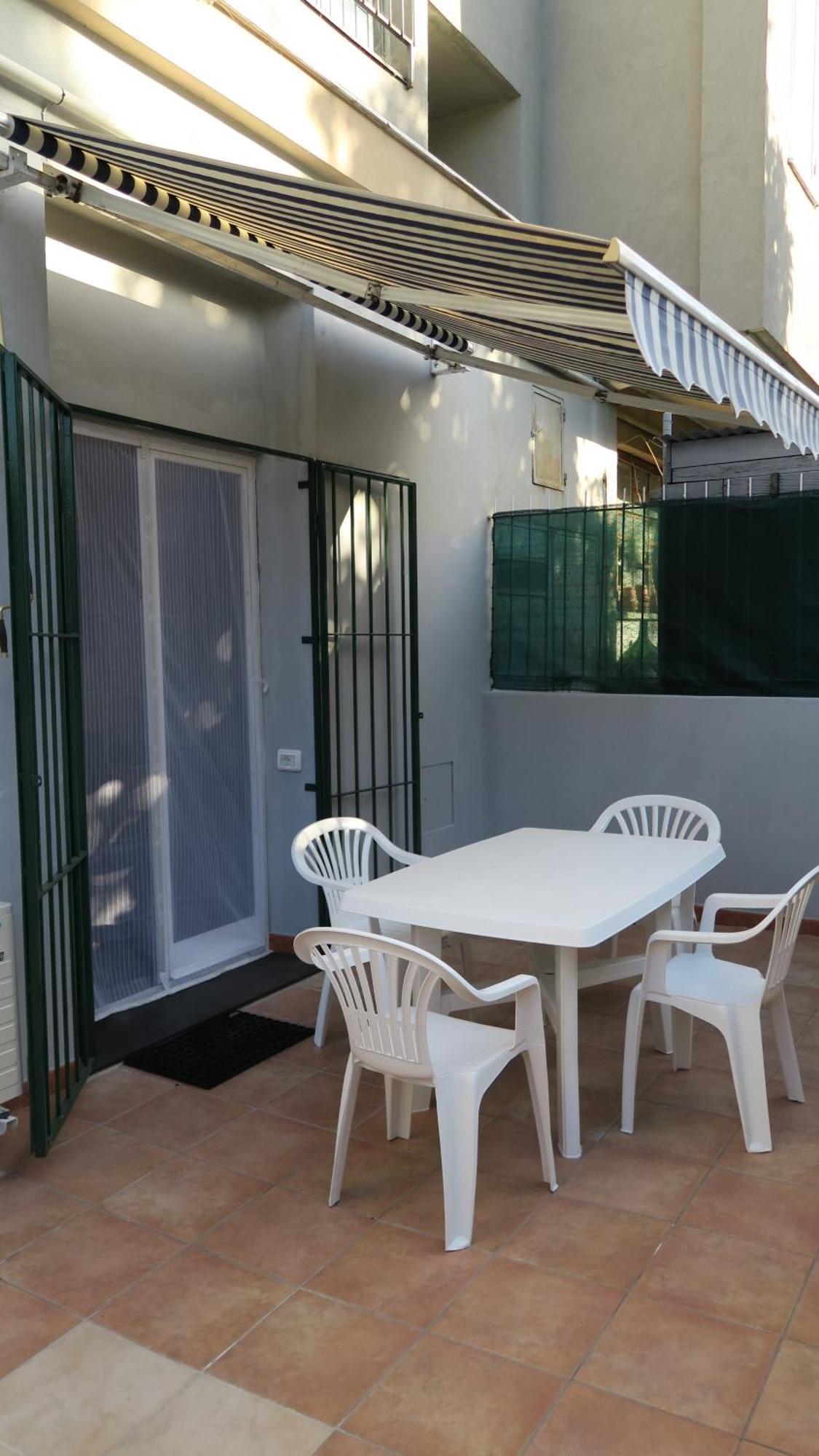 Karina, To The Beach With Terrace And Private Parking Savona Exterior foto